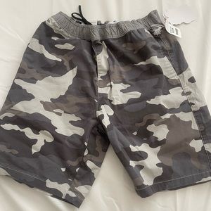 Men’s camo stretchy shorts